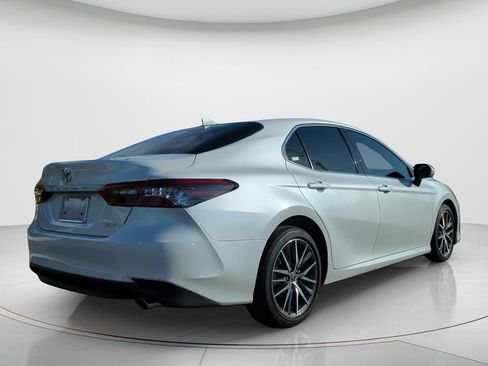 Used 2021 Toyota Camry XLE FWD image 5