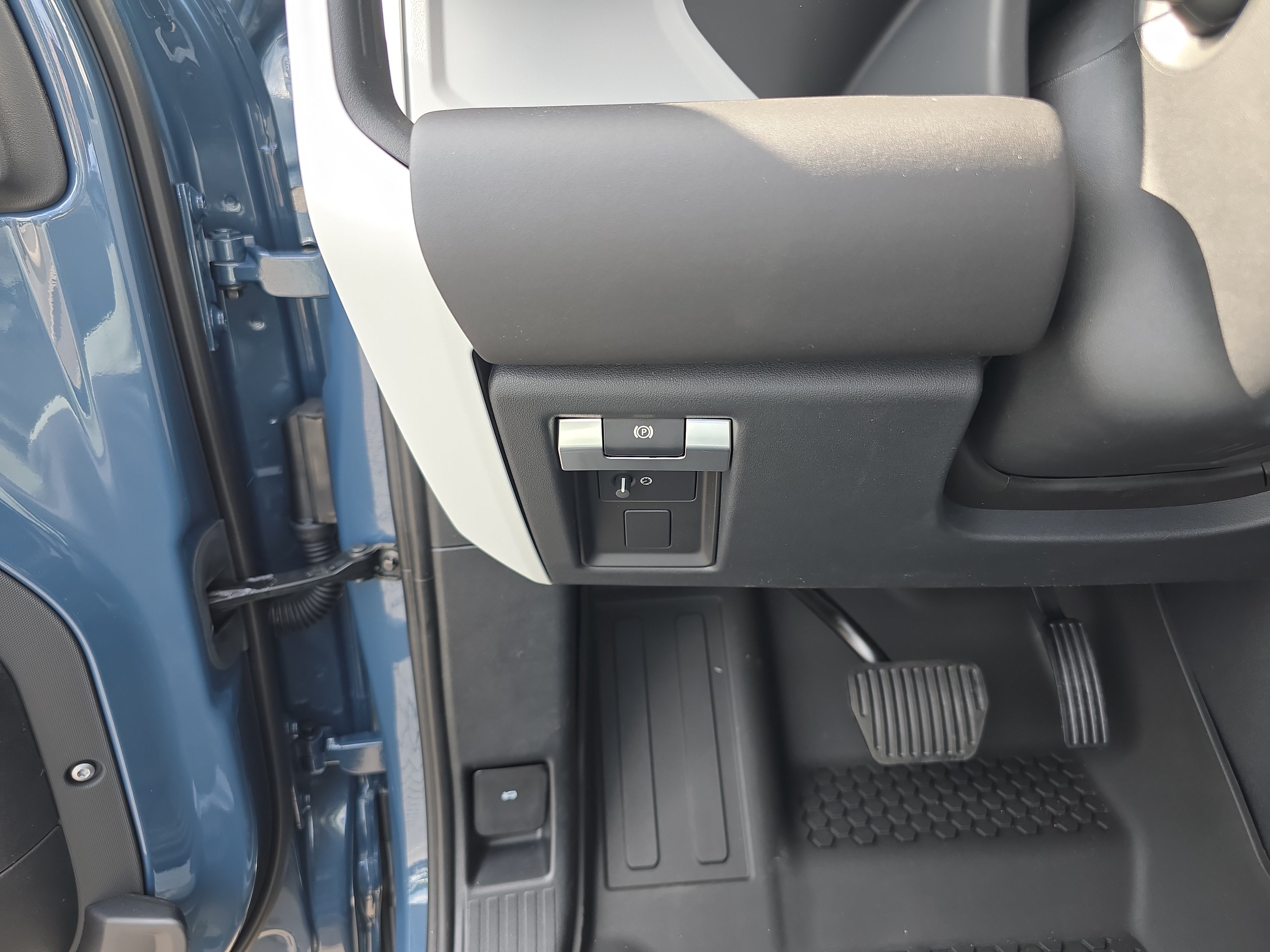 Used 2025 Land Rover Defender 110 S AWD/4WD image 33