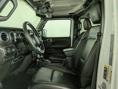 Certified 2023 Jeep Wrangler Unlimited Rubicon 4xe w/ Cold Weather Group AWD/4WD image 18