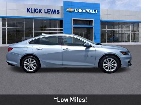 Used 2017 Chevrolet Malibu LT FWD image 9