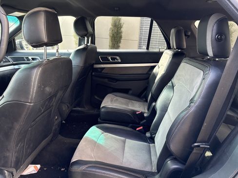 Used 2017 Ford Explorer XLT w/ Equipment Group 202A image 29