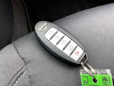 Used 2025 Nissan Altima 2.5 SV image 14