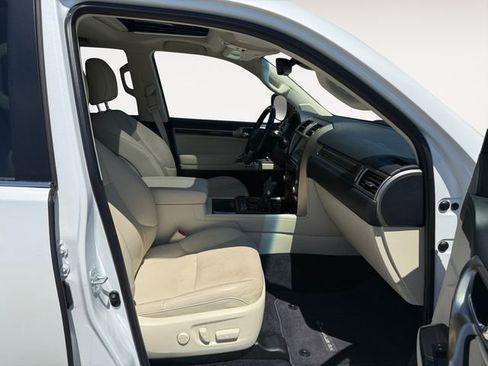 Used 2020 Lexus GX 460 Luxury w/ Accessory Package AWD/4WD image 15