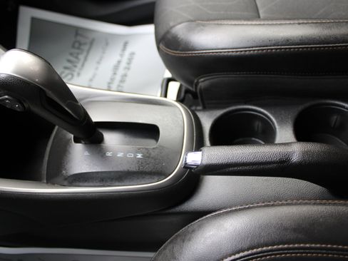 Used 2021 Chevrolet Trax LT w/ LT Convenience Package image 34