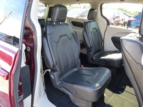 Used 2020 Chrysler Pacifica Limited FWD image 46
