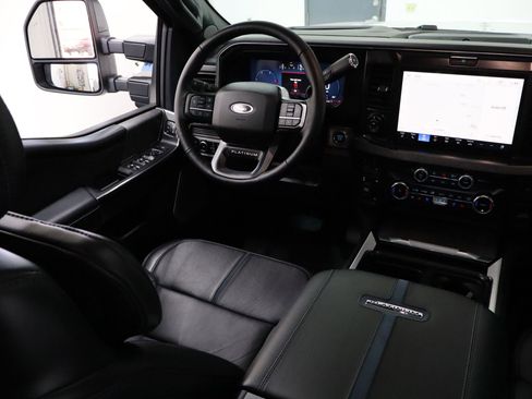 Used 2025 Ford F450 Platinum image 32