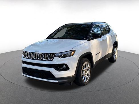 Used 2025 Jeep Compass Limited image 3