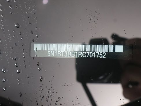 Used 2024 Nissan Rogue SV image 45