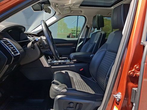 Used 2018 Land Rover Discovery HSE Luxury AWD/4WD image 13
