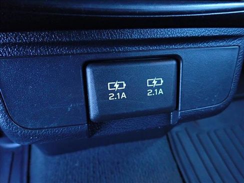 Used 2019 Subaru Outback 2.5i Premium image 11