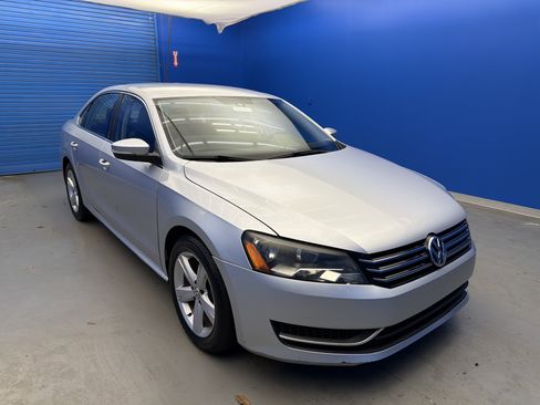 Used 2013 Volkswagen Passat 2.5 SE image 2