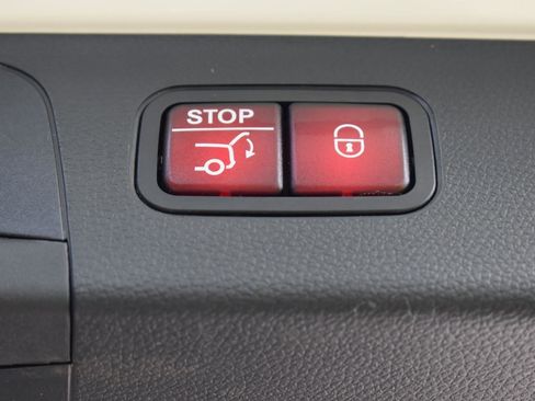 Used 2021 Mercedes-Benz GLC 300 300 4MATIC Premium Pkg Panoram image 50