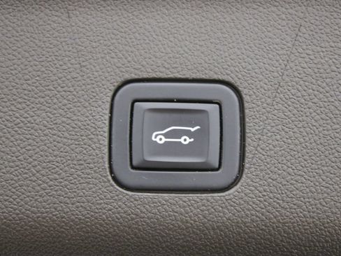Used 2022 Chevrolet Tahoe LT w/ LT Signature Package RWD image 31