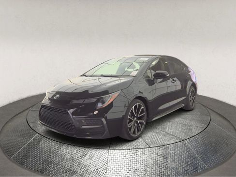 Used 2021 Toyota Corolla SE image 3