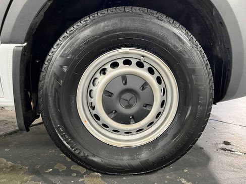 Used 2025 Mercedes-Benz Sprinter 2500 image 9