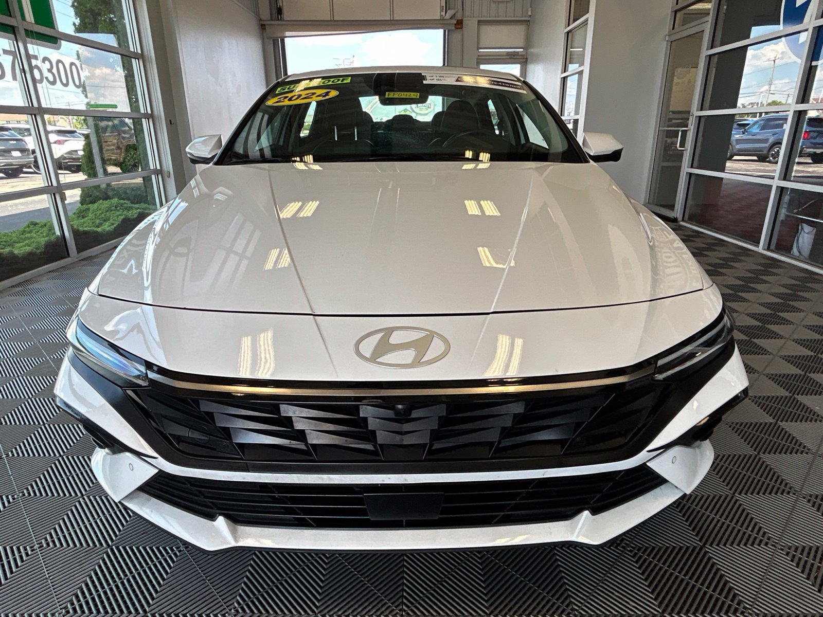Used 2024 Hyundai Elantra Limited FWD image 2