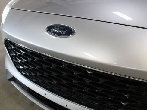 Used 2020 Ford Escape Titanium image 33