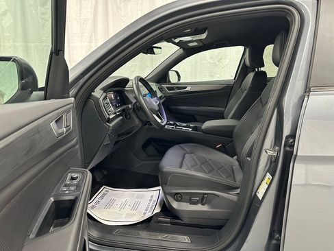Used 2025 Volkswagen Atlas Cross Sport SE image 12