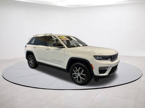 Certified 2024 Jeep Grand Cherokee Limited w/ Luxury Tech Group II image 7