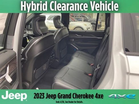 New 2023 Jeep Grand Cherokee Overland w/ Luxury Tech Group IV AWD/4WD image 20
