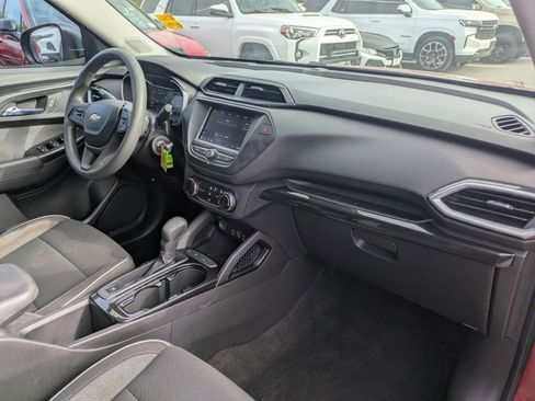 Used 2021 Chevrolet TrailBlazer LS image 27