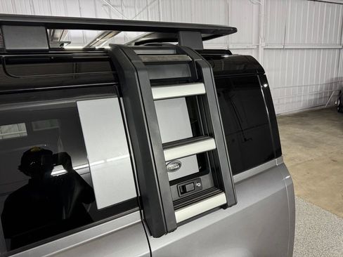 Used 2022 Land Rover Defender 110 X-Dynamic SE image 46