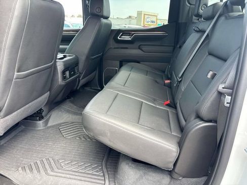 Used 2025 Chevrolet Silverado 1500 LT Trail Boss w/ Convenience Package II AWD/4WD image 16