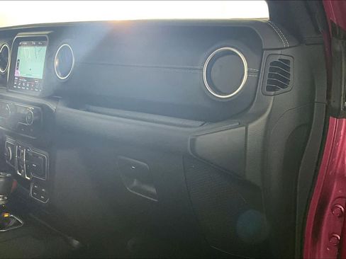 Used 2022 Jeep Wrangler Unlimited Sahara w/ Cold Weather Group image 18