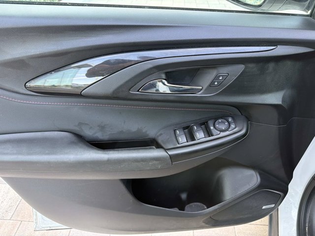 Used 2022 Chevrolet TrailBlazer RS w/ Technology Package FWD image 8
