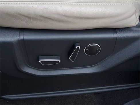 Used 2023 Ford Expedition Limited image 25