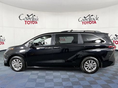 Used 2025 Toyota Sienna XLE image 4