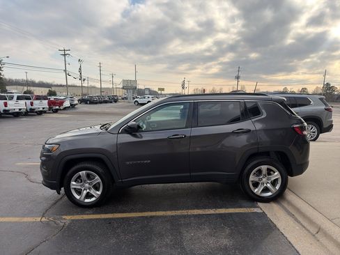 Used 2023 Jeep Compass Latitude w/ Convenience Group image 8
