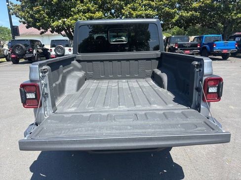 Used 2020 Jeep Gladiator Sport w/ Quick Order Package 24S AWD/4WD image 12
