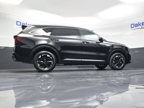 Certified 2025 Kia Sorento S AWD/4WD image 33