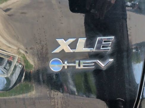 Used 2025 Toyota RAV4 XLE AWD/4WD image 12