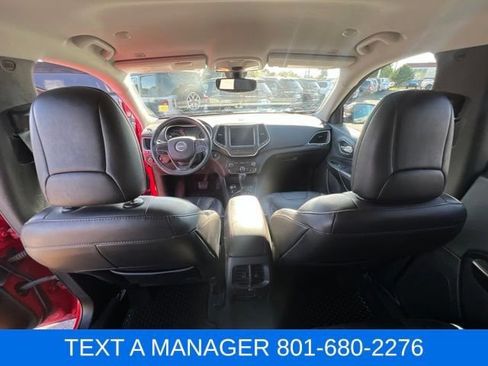 Used 2019 Jeep Cherokee Trailhawk AWD/4WD image 30