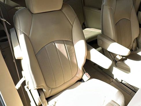 Used 2011 Buick Enclave CXL AWD/4WD image 30