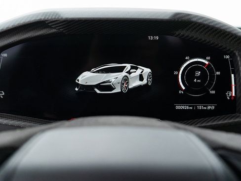 Used 2024 Lamborghini Revuelto image 20