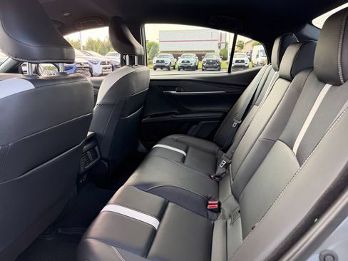 Used 2025 Toyota Camry SE w/ Convenience Package FWD image 6