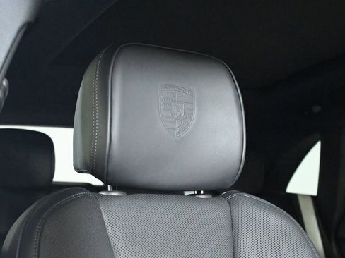Certified 2023 Porsche Macan AWD/4WD image 24