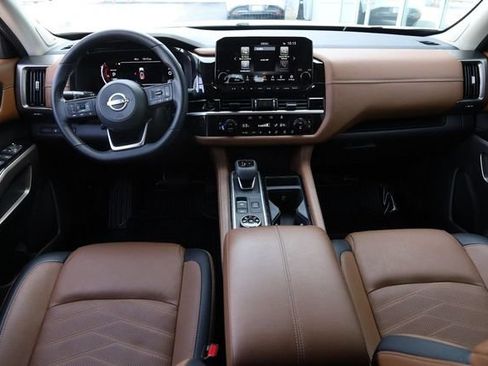 Certified 2025 Nissan Pathfinder Platinum AWD/4WD image 23