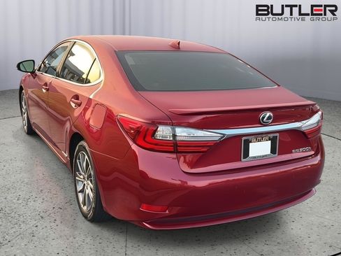 Used 2018 Lexus ES 300h w/ Luxury Package FWD image 10