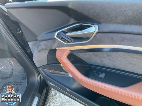 Used 2019 Audi e-tron Prestige w/ Prestige Package image 74