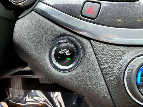 Used 2019 Chevrolet Impala LT FWD image 35