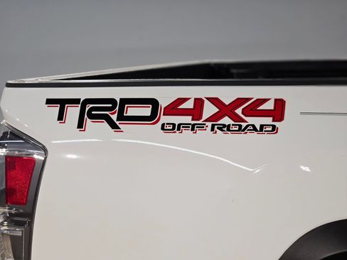 Used 2022 Toyota Tacoma TRD Off-Road AWD/4WD image 36