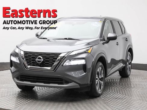 Used 2023 Nissan Rogue SV image 1