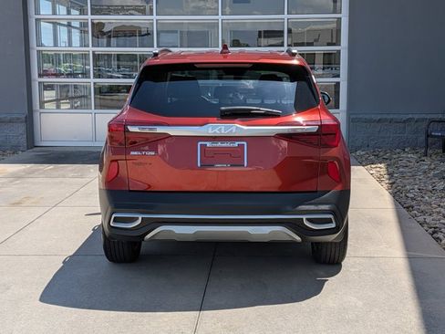 Used 2023 Kia Seltos S w/ Navigation Package FWD image 5