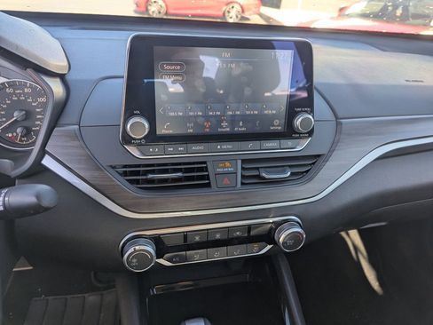 Used 2024 Nissan Altima 2.5 SV FWD image 17