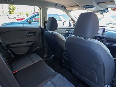 Used 2023 Nissan Rogue SV image 17
