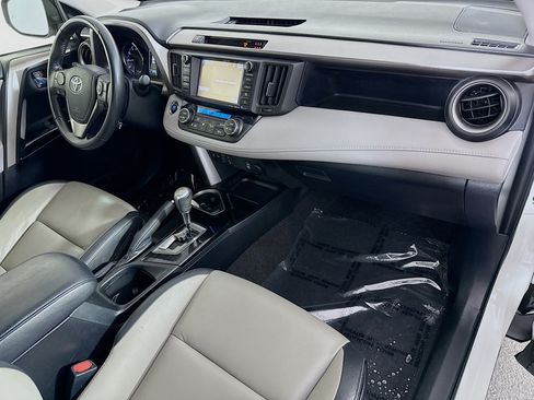 Used 2018 Toyota RAV4 Limited FWD image 30